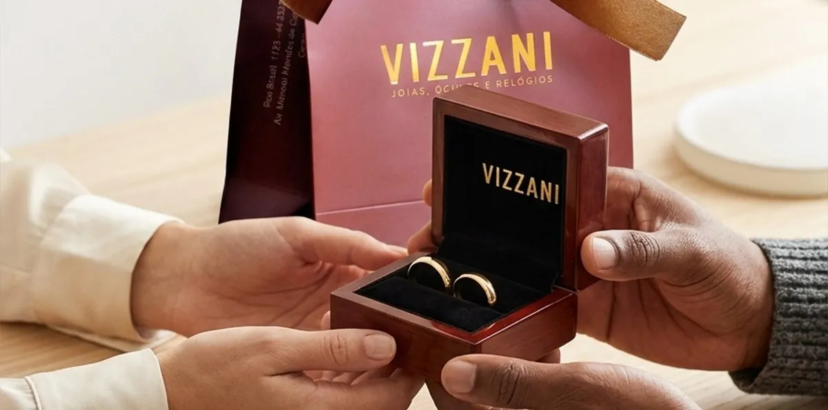 Estojo da Vizzani com um par de alianças